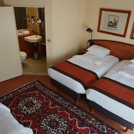Western Royal 3*